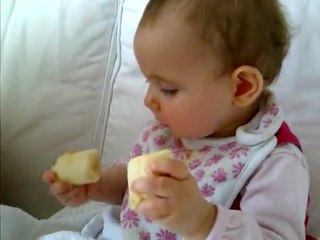 Alice mange sa banane