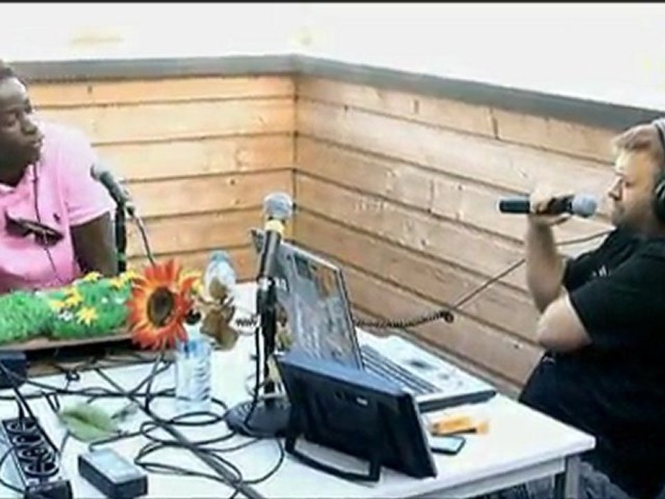 Dokou l'enfant du peuple en live dans la Tournée des Gonzos