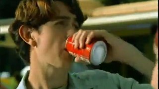 Comercial de TV Coca-Cola _Silicone_ exibido em 2001