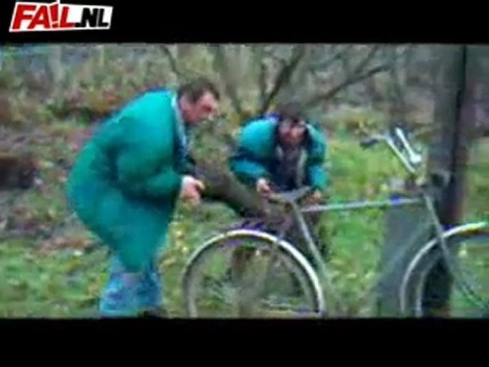 Klassische Fail-Feuerholz sammeln