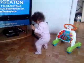 les premiers pas de mi samara a 9mois et demi