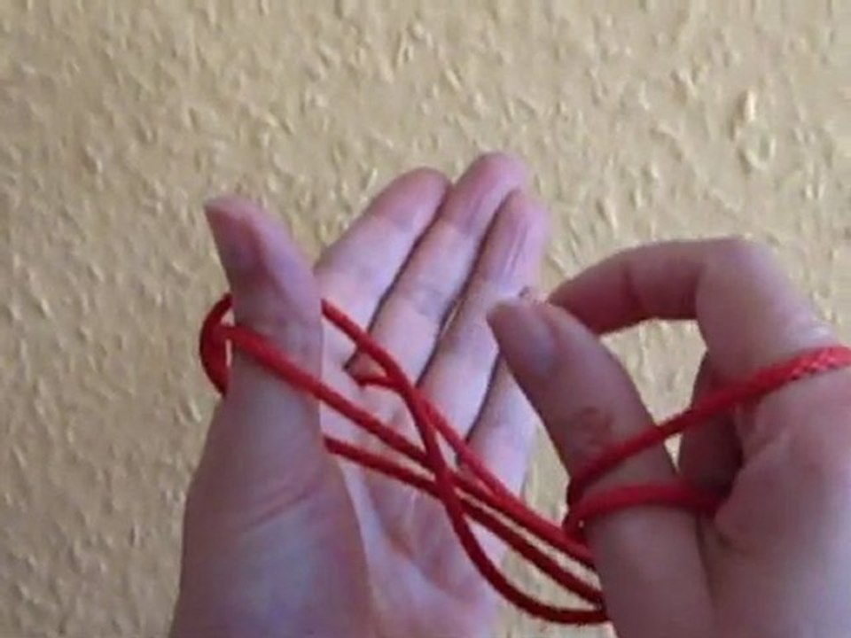 (11) Fadenfigur DIE BRILLE bzw. DIE MOTTE