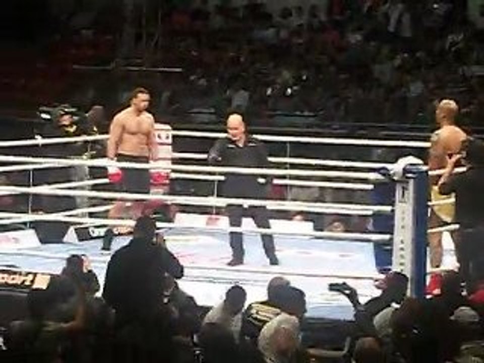 BADR HARI VS TONY GREGORY . It s Showtime lyon samedi 14 mai 2011