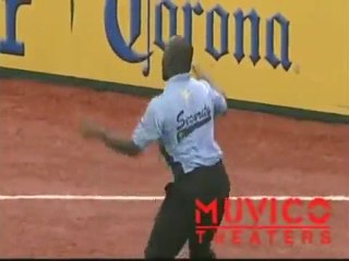 Security Guard stiehlt allen die Show Von Mascott