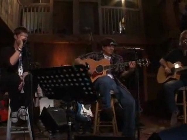 Daryl Hall feat Rob Thomas "Kiss on My List -acoustic live"