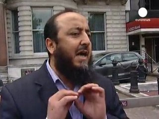 İngiltere Kaddafi'nin diplomatlarını sınırdışı...