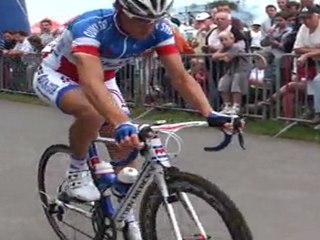 Sylvain Chavanel encourage ces collègues