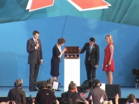 JJ.OO - presentan las medallas en Londres