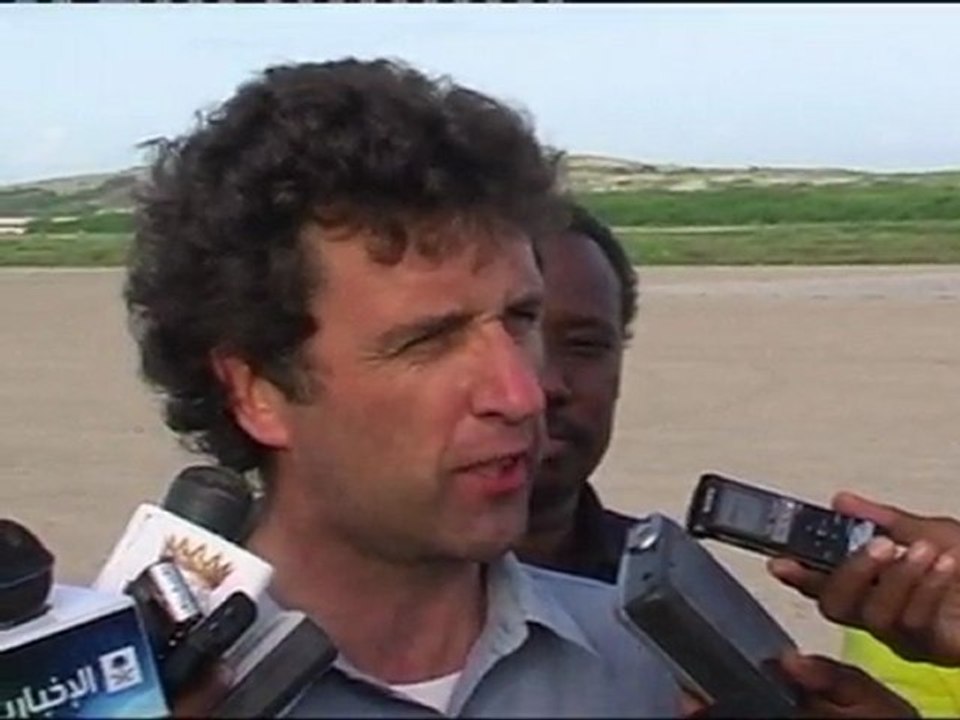 WFP airlifts emergency food to Somalia