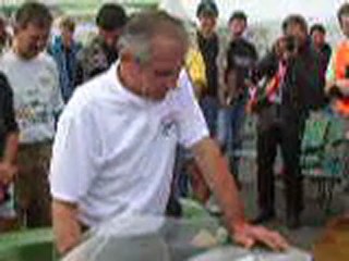 Une 500 Moto Guzzi V8... se fait la voix