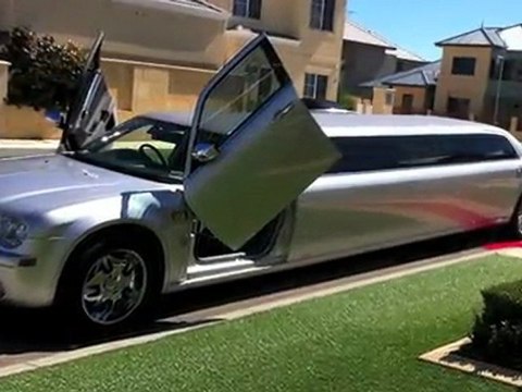 Showtime Limousines Silver Chrysler 300C Limousine Hire Perth