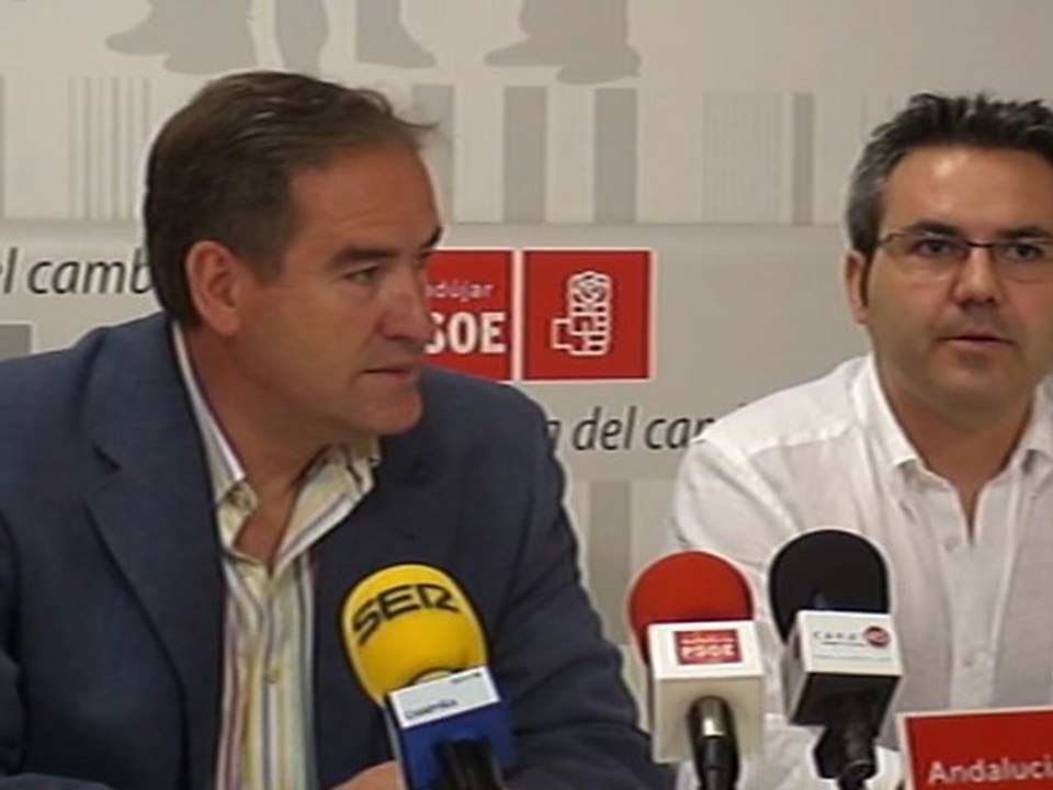EL DIPUTADO SEBASTIÁN QUIRÓS OFRECE UNA RUEDA DE PRENSA EN ANDÚJAR