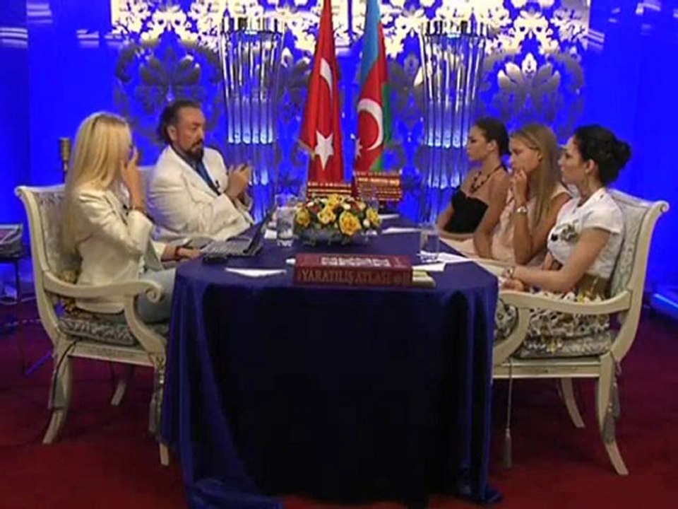 Hülya Avşar dindar ve derin düşünen bir insandır (Adnan Oktar)
