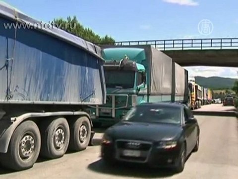 Этнические сербы атаковали и подожгли КПП в Косово