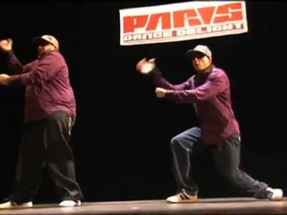 Casseurs Poppeurs : popping duet in Paris