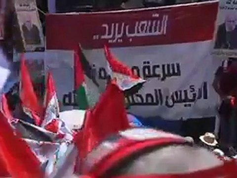 Protesters throng to Tahrir Square