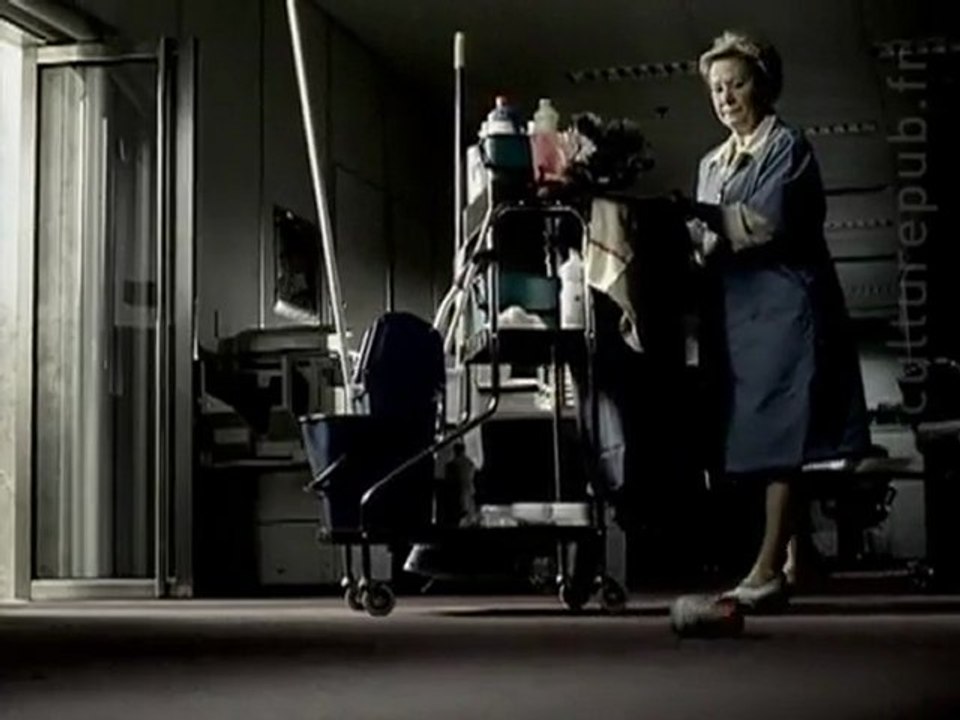 Worst dunk in the world: exec vs. cleaning lady