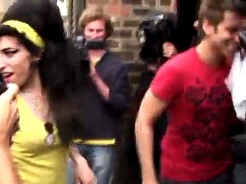 Exklusiv: Amy Winehouse´ Familie spekuliert über die Ursache für ihren Tod.