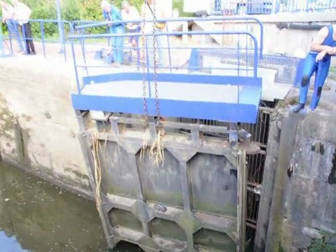 Une porte d'écluse du canal du Centre menaçait de tomber à l'eau (Montceau-les-Mines)