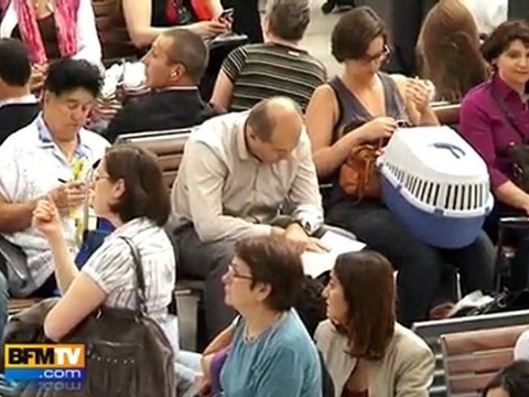 Routes, gares et aéroports pris d’assaut