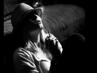 ADI  OLDU  YALNIZLIK