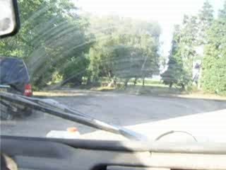 sortie du hangar d'une 2cv