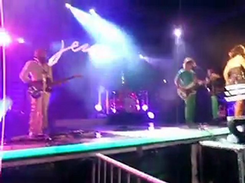 Jenifer @ Fos-Sur-Mer, 30.07.11 - A Peine.