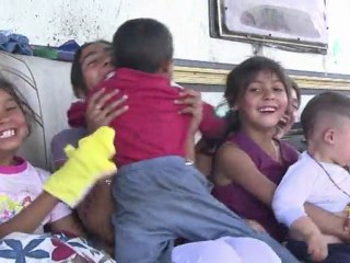 Arabic-Web-A year after evacuation, Roma remain in French camps