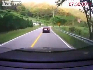 Head-on Unfall in einer Kurve