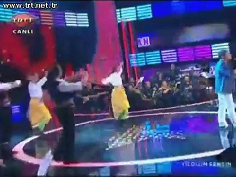 ÖZGÜRCAN Bahçe duvarından aştım Potbori Yıldızım sensin-4 TRT