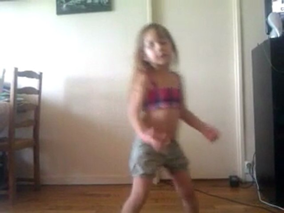 Emma le 31 juillet 2011 " j-lo attitude !!!"