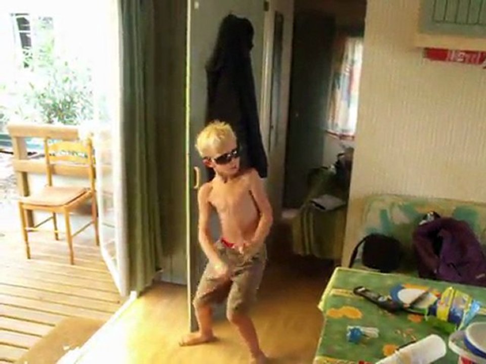 BRYAN SUR The Black Eyed Peas-Don't Stop The Party