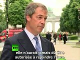 Nigel Farage enterre l'euro... humour anglais!