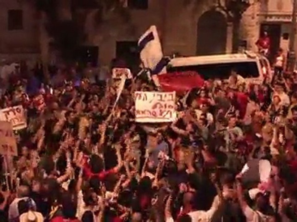 La contestation contre la cherté de la vie et pour la "justice sociale" s'est étendue samedi 30 juillet au soir à dix villes israéliennes avec la participation de 80.000 à 120.000 manifestants