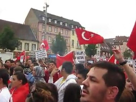 SEHITLER ÖLMEZ VATAN BÖLÜNMEZ !