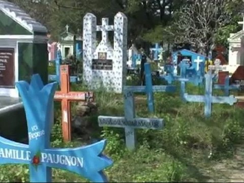INDE PONDICHERY EGLISE CIMETIERE COLONIAL