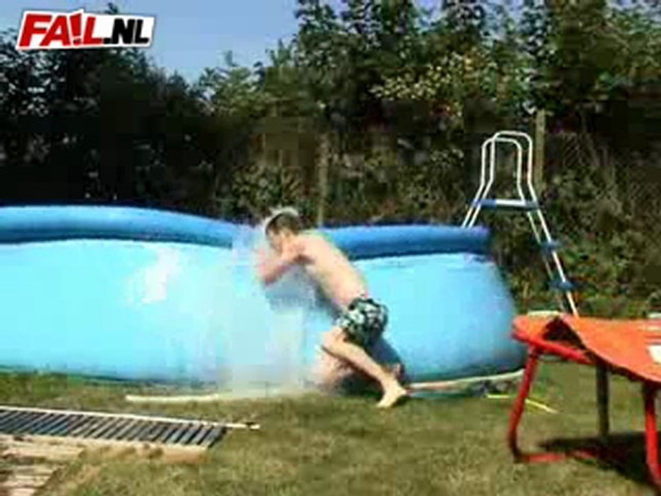Salto het zwembad in Fail