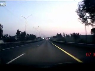 Schwerer Unfall - BMW Spin in die Schranken - WTF