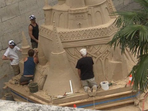 Le Château de sable de la Belle au Bois dormant sur Paris Plages