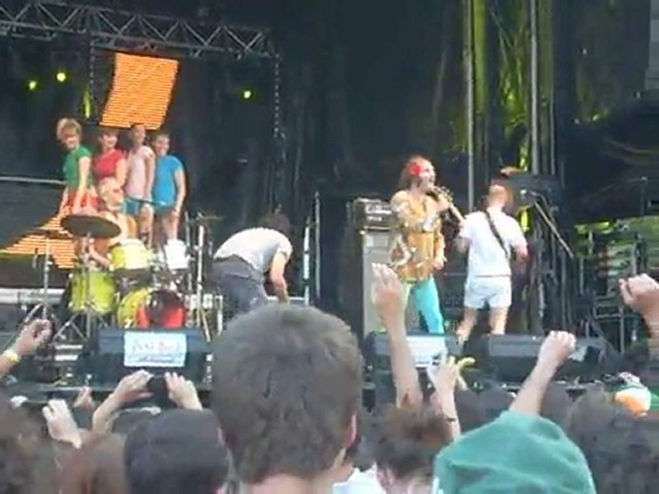 Katerine sous une pluie de... banane (Au Pont du Rock)