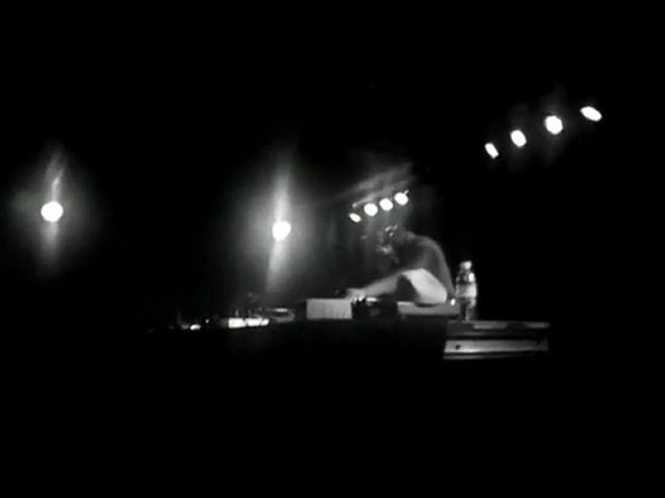 MF Doom (2 5) - Paris 12.02.2011 @ La Bellevilloise   - YouTube