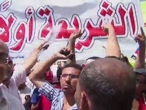 Procès Moubarak: les manifestants veulent que justice soit faite