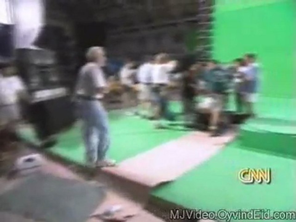 Michael Jackson - Ghosts Sujet CNN