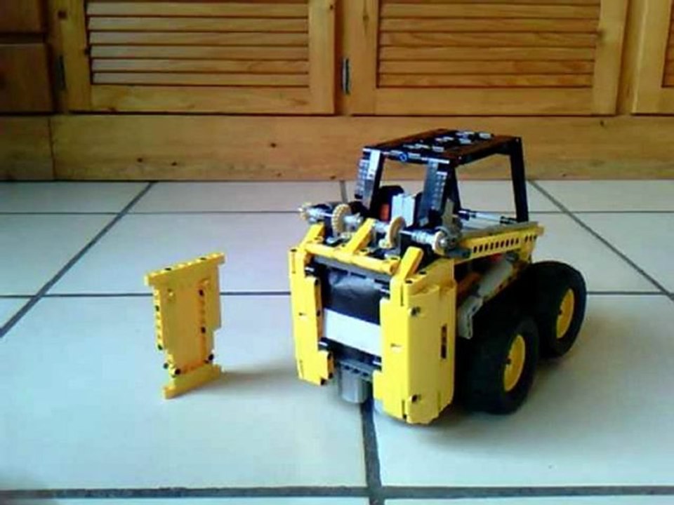 LEGO TECHNIC Skid Steer Loader by Pipasseyoyo