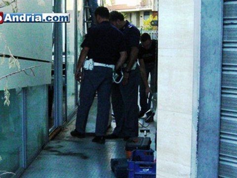 Bomba al Bar Corner di Andria - la polizia indaga