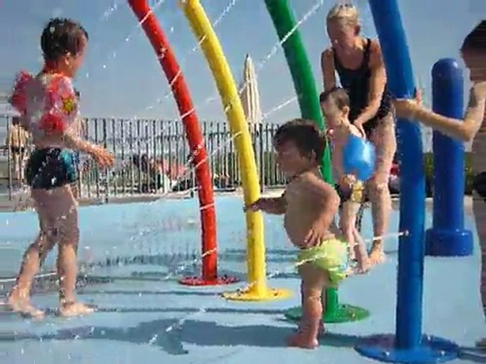léonie à la piscine