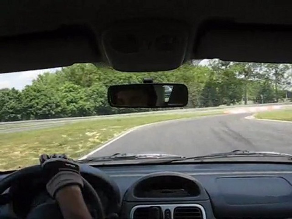 Lohéac le 31 juillet 2011 en clio RS1 avec le BCS team. Vue int /30s