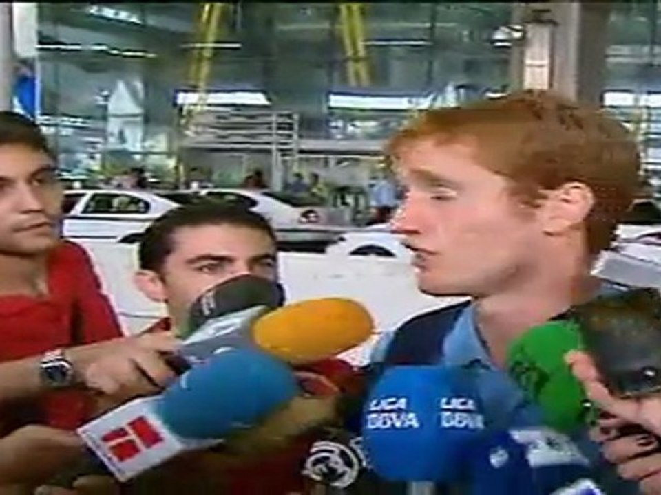 La selección sub 19, campeona de Europa, aterriza en Barajas