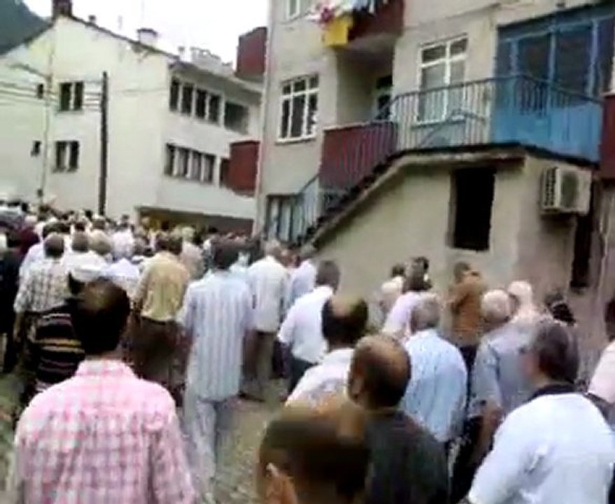 02082011cenaze