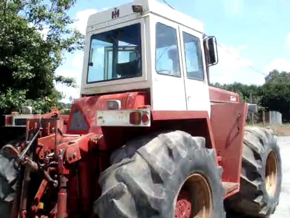 IH 4166 à Folles 87